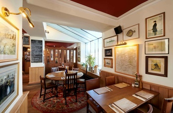 Wales, Conwy - restauranten på Erskin Arms and Y Capel