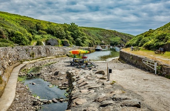 Wales, Pembrokeshire - River Alun løber ud i Porthclais her ved ebbe