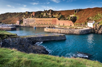 Wales, Pembrokeshire - de fredede industriminder i den gamle industrihavn Porthgain