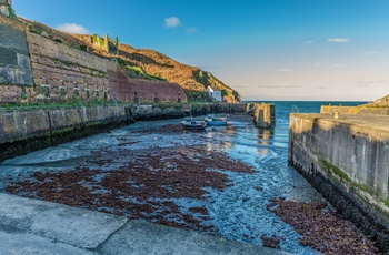 Wales, Pembrokeshire - havnen i Porthgain ved ebbe