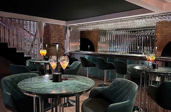 Wales, Swansea - champagne baren på Morgans Hotel