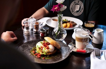 Wales, Swansea - morgenmad på Morgans Hotel