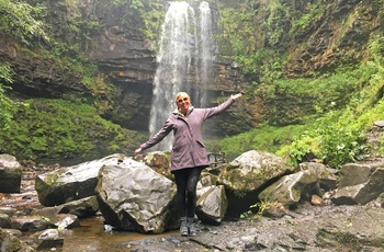 Vandfaldet Henrhyd Falls i Brecon Brecons Nationalpark, Wales