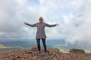 Mette på toppen af Pen y Fan - Brecon Beacons højeste top - Wales