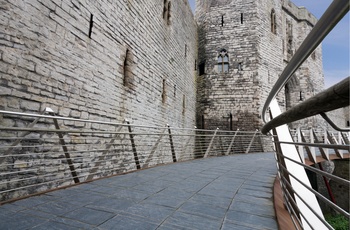 Indgangen til det flotte Caernarfon Castle i Wales