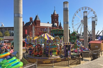 Forlystelsespark ved Mermaid Quay i Cardiff Bay, Wales