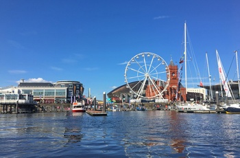 Forlystelsespark ved Mermaid Quay i Cardiff Bay, Wales