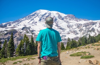 Vandretur med udsigt til Mt Rainer i Washington State, USA