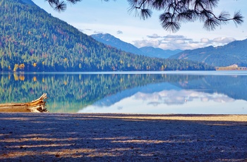 Lake Wenatchee State Park og Cascade Mountains 50 km fra Cashmere, Washington State i USA