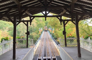 Nerobergbahn på vej til toppen af Neroberg, Wiesbaden