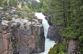 Vandfaldet Shell Falls ved Shell Canyon i Wyoming