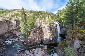 Vandfaldet Shell Falls ved Shell Canyon i Wyoming