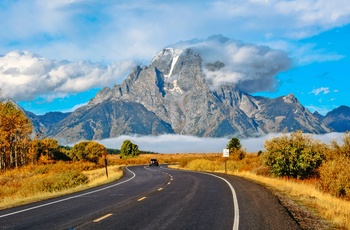 Vej gennem Grand Teton National Park i Wyoming, USA