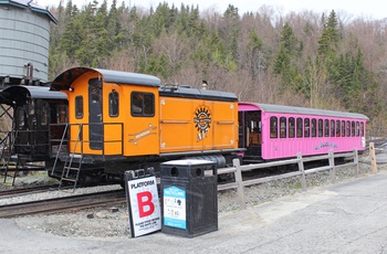 Cog Railway venter på toppen af Mount Washington - New Hampshire i ISA