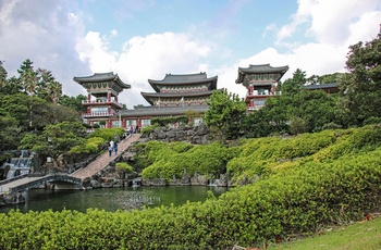 Yakcheonsa Templet på Jeju-øen - Sydkorea
