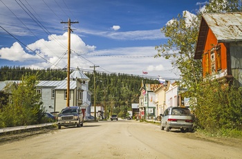 Vej gennem Dawson City i Yukon, Canada