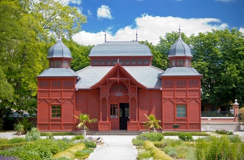 Smukt træhus i den botaniske have i Zagreb, Kroatien