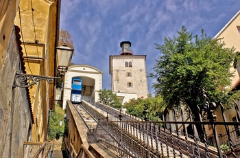 Kabelbanen til bydelen Gradec og Lotrsck tårnet i Zagreb, Kroatien