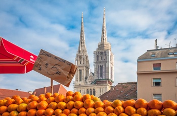 Dolac marked i bydelen Kaptol og Zagrebs katedral, Kroatien