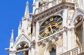 Katedralens klokketårn i bydelen Kaptol i Zagreb, Kroatien