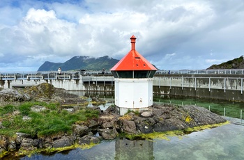 Atlanterhavsparken i Ålesund, Norge - lille fyrtårn i odderbassinet