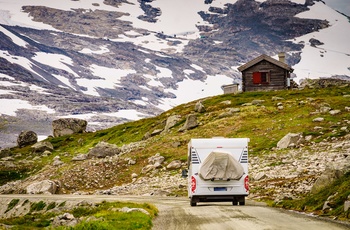 Autocamper i Europa. Kategori: Alkove - kørsel på fjeldvej