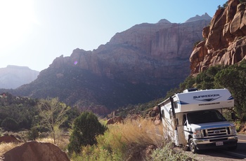 autocamper i bjerge, usa vestkyst, nicolaj og Stephanie