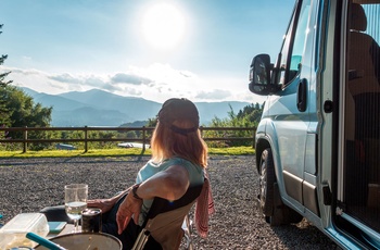 Overnatning i autocamper på vingård eller ved et landbrug