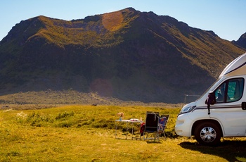 Lej en autocamper i Norge og oplev Lofoten. Nyd fx. frokosten midt i naturen