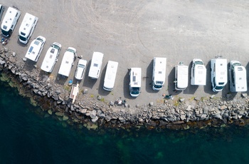 Lej en autocamper i Norge og oplev Lofoten. Bliv ikke overrasket over antallet af autocampere - der er mange!