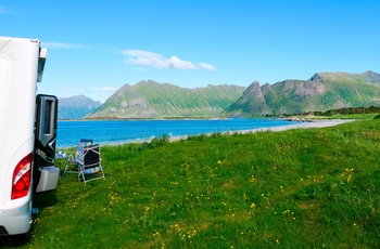 Lej en autocamper i Norge og oplev Lofoten. Udsigten er smuk overalt.