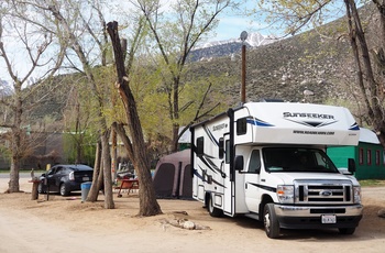 autocamper på campingplads, vestlige usa, nicolaj og stephanie