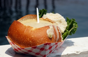 clam chowder bread bowl