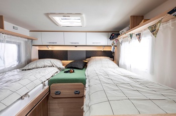 Delintegreret autocamper i Europa - enkeltsenge i bagenden