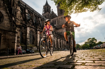 Cykelruten Elberadweg ved Magdeburger Dom - © OMD TV, Dominik Ketz