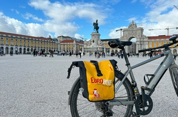 Cykeltur fra Porto til Lissabon - Portugals Atlanterhavskyst på cykel - Praca do Comercio i Lissabon