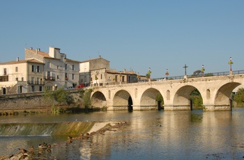 Den romerske bro ind til Sommières, Frankrig