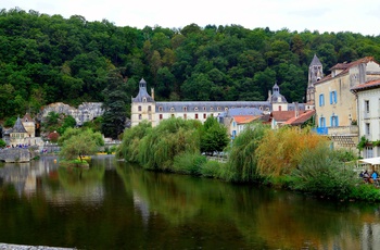 Brantôme-en-Périgord i Frankrig - Dronne-floden og Abbaye de Brantôme, benediktinerklosteret
