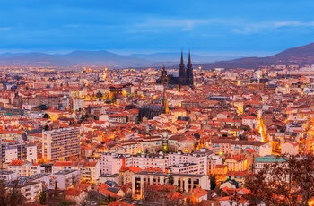 Clermont-Ferrand i Auvergne - flot udsigt over byen og katedralen