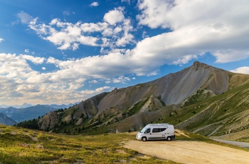 Col de la Bonette - kommer du i autocamper kan du parkere og nyde den smukke udsigt