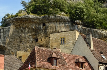 Den fine landsby Les Eyzies i Aquitaine, Frankrig