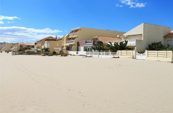 Bred sandstrand i Carnon-Plage tæt på Montpellier, Frankrig