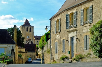 Hyggelig gade i Saint-Cyprien, Frankrig