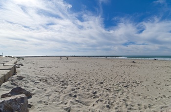 Strand og promenade i Saintes Maries-de-la-mer, Frankrig