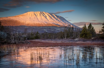 Gaustatoppen i Telemark - solopgang sneklædt