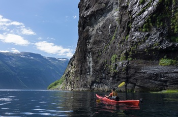 Geirangerfjorden i Norge - kajaktur på fjorden