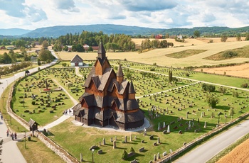 Heddal Stavkirke ved Notodden i Telemark, Norge - set fra luften