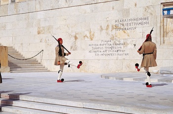Vagtskifte i Athen ved den ukendte soldats grav