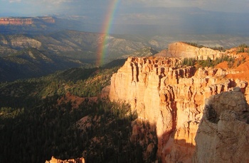 Regnbue over Bryce Canyon