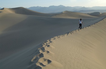Gå i Death Valley-ørkenen